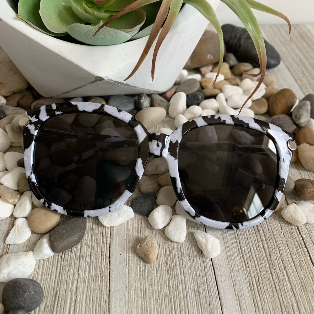 Marble sun glasses